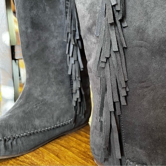 GREY fringe moccasin style boots size 5 - Picture 3 of 8